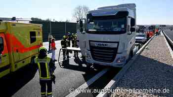 Fahrer wird bewusstlos: Lkw schlingert führerlos auf der A8
