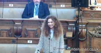 Heartwarming moment Ukrainian refugee gets standing ovation after passionate speech in Hull - Hull Live