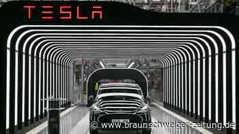Elon Musk liefert in Tesla-Werk bei Berlin erste Autos aus