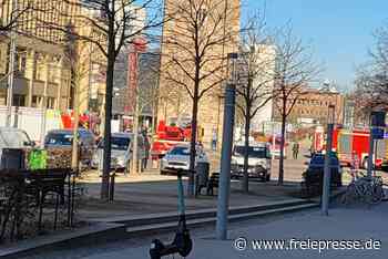 Feuerwehr-Einsatz am Einkaufscenter Roter Turm - freiepresse.de