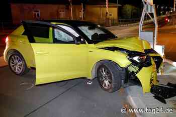 Crash am Bahnübergang in Chemnitz: Audi kracht gegen Andreaskreuz - TAG24