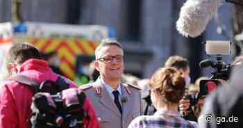 Ralf Kabelka als Soldat: ZDF-„heute show“ dreht bei Friedensdemo in Bonn - General-Anzeiger Bonn