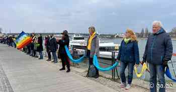 Menschenkette in Bonn: 2500 Demonstranten singen für den Frieden - General-Anzeiger Bonn