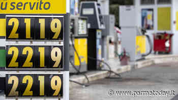 Benzina e diesel, scatta la riduzione di 25 centesimi: a Parma prezzi in calo ma ancora sopra i 2 euro al litro - ParmaToday
