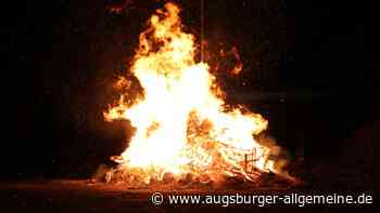 Auf dem Kapellenberg in Pfuhl brennt diesmal ein Friedensfeuer