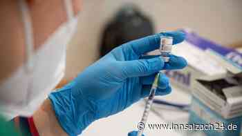 Beratung zur Covid-19 Impfung im Impfzentrum Landkreis Altötting