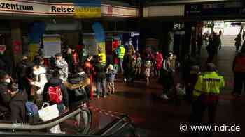 Ukraine-Flüchtlinge: Polizei fordert Schutzzonen an Bahnhöfen - NDR.de