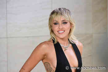 Miley Cyrus' plane makes emergency landing after being hit by lightning