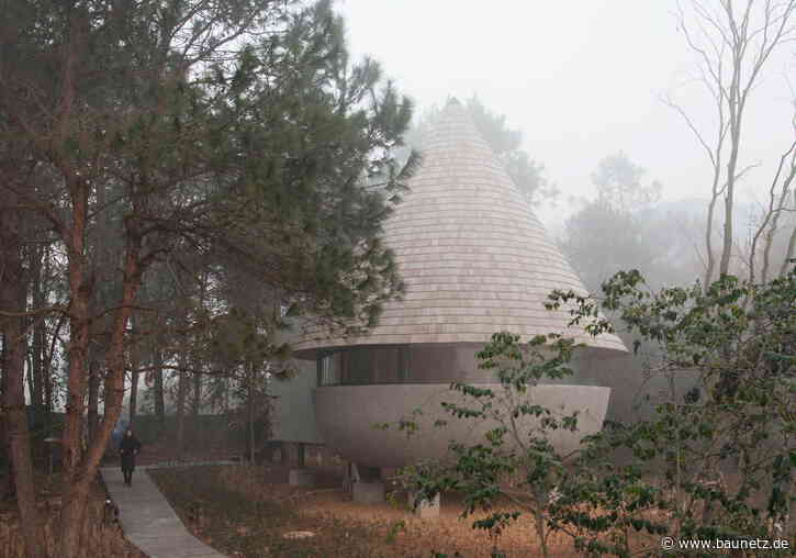 Pilzförmig zwischen Kiefern
 - Gästehaus in der Provinz Jiangxi von ZJJZ