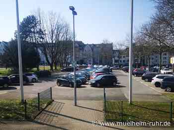 Parkplatz am Hallenbad Süd am 27. März 2022 gesperrt