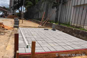 Prefeitura de Capivari e Poder Judiciário fazem parceria para realizar manutenção no calçamento do Fórum, no bairro Pão de Açúcar - Prefeitura
