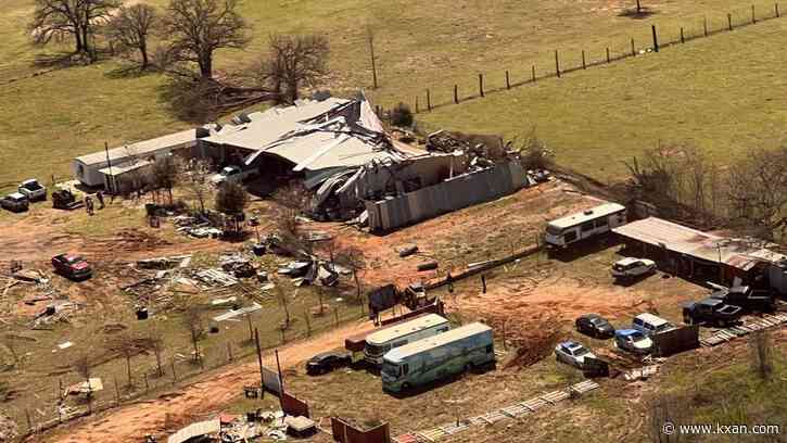 Why didn't the tornado sirens go off in the Austin area during Monday's tornado warning?