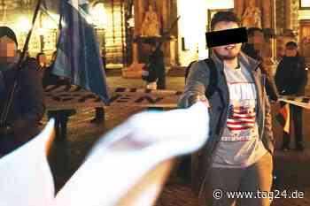 Auf Corona-Demo in Dresden: 22-Jähriger sticht mit Fahnenstange auf Reporter ein - TAG24