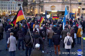 Pegida-Demo in Dresden: Lutz Bachmann bedrängt Reporter! - TAG24