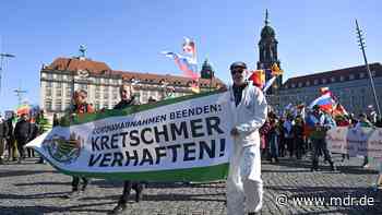 Dresden: Russland-Fahnen auf dem Altmarkt, Neumarkt in Blau-Gelb - MDR