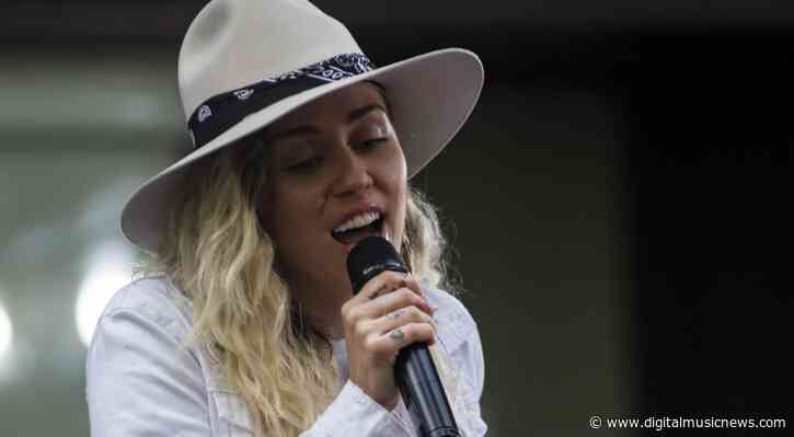Miley Cyrus’ Plane Struck By Lighting En Route to Paraguayan Music Festival As Inclement Weather Forces Third-Consecutive Cancellation