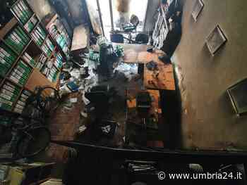 Foligno, incendio doloso distrugge agenzia immobiliare: «Nelle ultime settimane diverse minacce» - Umbria 24 News