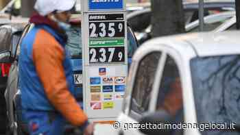 Modena Benzina e diesel, ecco dove adesso il pieno costa meno dopo il taglio delle accise - La Gazzetta di Modena