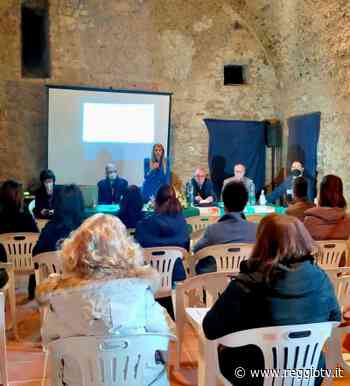 La Piccola Opera Papa Giovanni apre ad Ardore uno sportello a tutela delle donne e lo ha presentato nel corso di un dibattito - Reggio TV