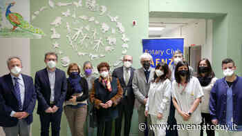 Una “spirale della vita” al reparto di pediatria: l'opera in ceramica donata all'ospedale faentino - RavennaToday