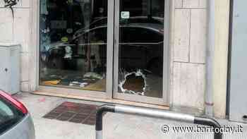 Vetrina danneggiata e merce rubata, nuova 'spaccata' in centro a Bari: colpito negozio di abbigliamento - BariToday