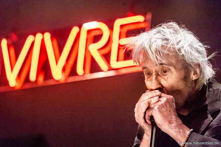 Met zijn laatste krachten werkt Arno toch nog aan een nieuwe plaat: “Ik zeg ‘merci’ aan het leven”