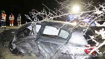 Schwerer Unfall auf St2352 zwischen Mühldorf und Waldkraiburg – zwei Verletzte im Krankenhaus