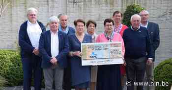 Neos schenkt 500 euro aan De Brug voor uitbouw boekencollectie - Het Laatste Nieuws