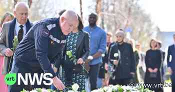 BEKIJK - Minuut stilte voor slachtoffers terreuraanslagen Brussel: "Belangrijk dat we dit blijven herdenken" - VRT NWS