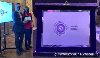 Consegnato a Palazzo Madama lo stemma del nuovo “Distretto Urbano di Vercelli” - Città di Vercelli