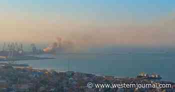 Russian Landing Ship Down: Massive Explosion Rocks Ukrainian Coast as the Mighty 'Orsk' Explodes, Other Ships on Fire