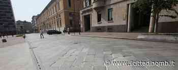 Monza, accerchiato con la scusa del giubbotto sporco: il tentativo di truffa in centro fallisce grazie al cane - Il Cittadino di Monza e Brianza