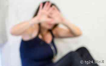 Monza: fugge da uomo violento, ma nuovo compagno le rompe vertebre - Sky Tg24