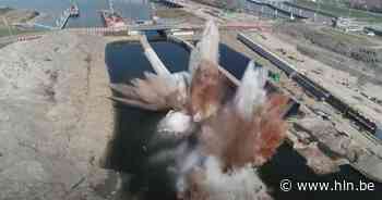 Spectaculaire beelden: ontploffen Middensluis tot ver buiten Terneuzen hoorbaar - Het Laatste Nieuws