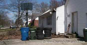 Amherst neighbors concerned about mystery smell at vacant house - News 5 Cleveland WEWS