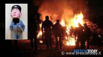 In paese si brucia la vecchia, peccato sia il fantoccio di Vladimir Putin - BresciaToday