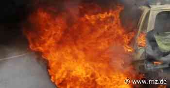 Mannheim:  Auto steht in Flammen