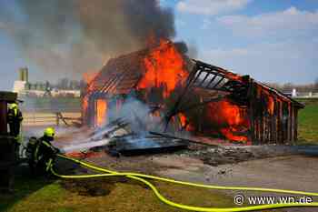 Feuerwehr bei Scheunenbrand in Amelsbüren im Einsatz