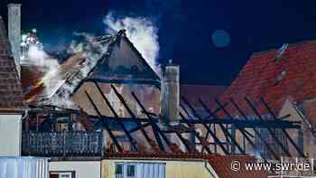 Feuer zerstört Sammelunterkunft für Asylbewerber in Hemmingen - SWR Aktuell