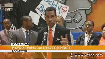 Father of homicide victim breaks down crying during church gathering with Mayor Evans