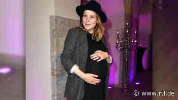 "Still-Rheuma" bei AWZ-Star Franziska Van Der Heide: Was Neu-Mamas wissen müssen - RTL Online