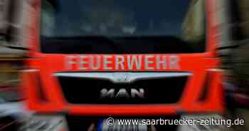 Brand durch technischen Defekt: Gasgrill steht in Flammen, Wehr ist schnell zur Stelle - Saarbrücker Zeitung