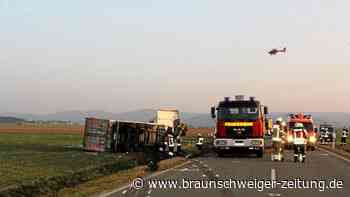 Drei Schwerverletzte auf der B6: Unfall mit Lkw und Motorrädern