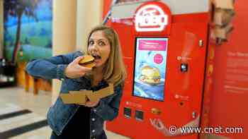 The RoboBurger Made Me a Messy Burger and I'd Do It Again video     - CNET
