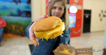 RoboBurger Made Me a Messy Burger, and I'd Do It Again     - CNET