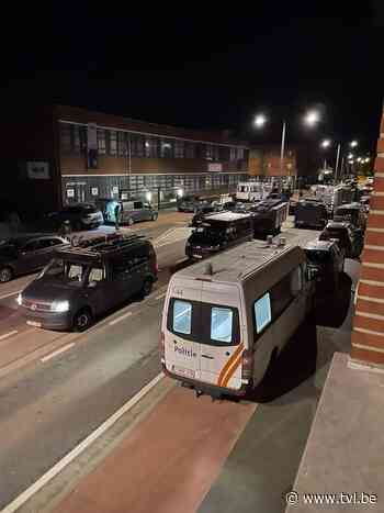 Speciale eenheden arresteren man die zich urenlang verschanst in appartement in Tessenderlo - TV Limburg