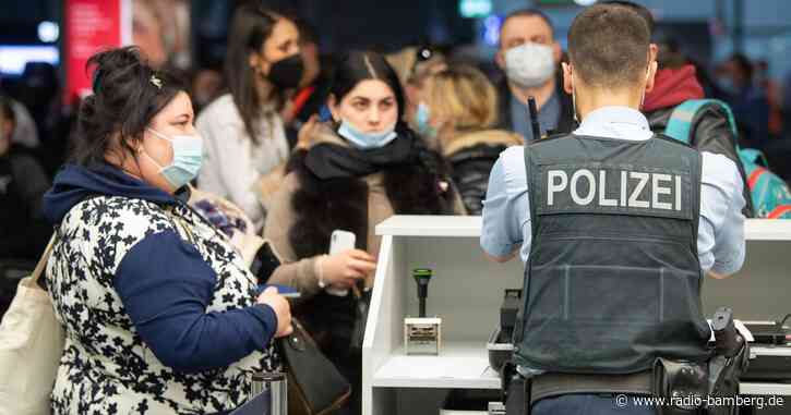 Erste Ukraine-Flüchtlinge aus Moldau in Frankfurt gelandet