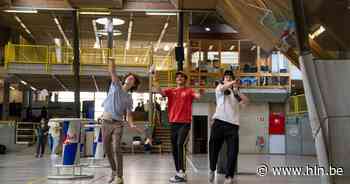 IN BEELD. Kampioenschap papieren vliegtuigjes gooien op de Universiteit Antwerpen: “De beste editie tot nu toe” - Het Laatste Nieuws