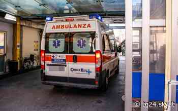 Incidente sul lavoro a Fagnano Olona: morto operaio caduto da scala - Sky Tg24