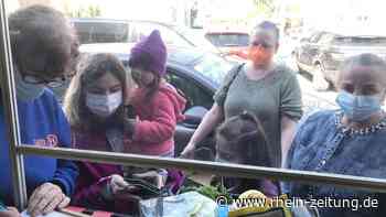 Erstmals Ausgabestelle für Flüchtlinge: Lange Schlangen an der Koblenzer Tafel - Rhein-Zeitung